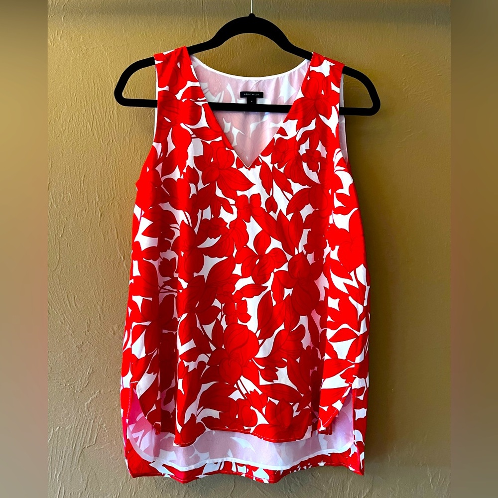 Ann Taylor Sleeveless Red Floral Pattern V-Neck Lined Flowy Tank Medium